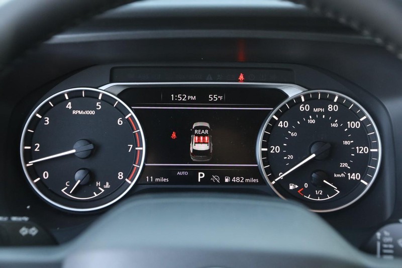 Nissan Rogue Vehicle Image 14