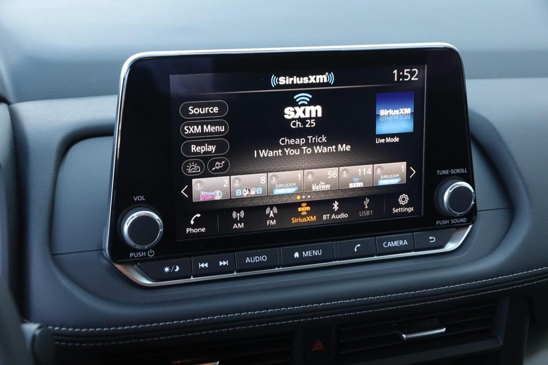 Nissan Rogue Vehicle Image 15
