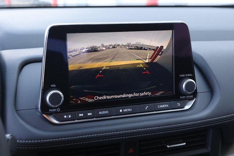 Nissan Rogue Vehicle Image 16
