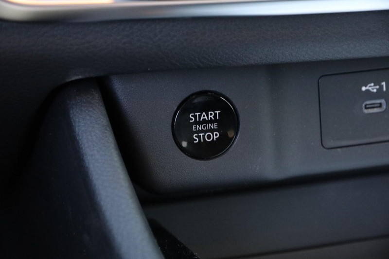 Nissan Rogue Vehicle Image 18