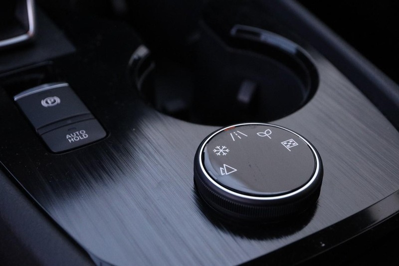 Nissan Rogue Vehicle Image 19