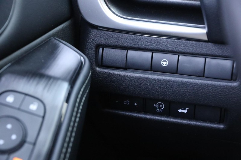 Nissan Rogue Vehicle Image 20