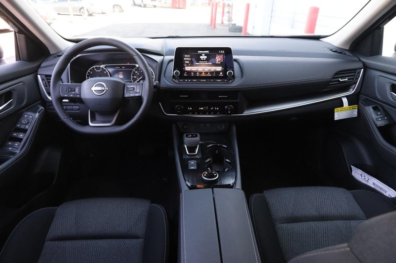 Nissan Rogue Vehicle Image 21