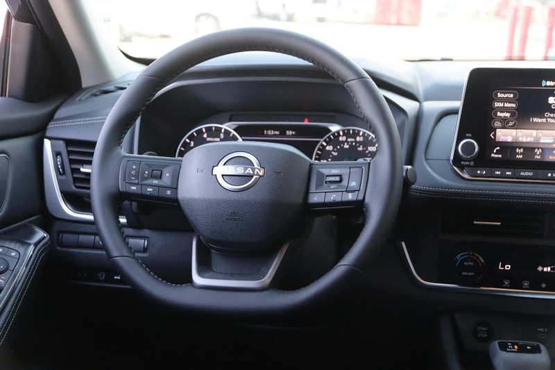 Nissan Rogue Vehicle Image 23