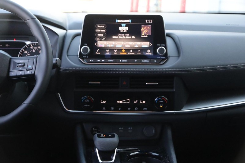 Nissan Rogue Vehicle Image 24