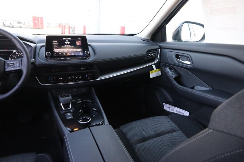 Nissan Rogue Vehicle Image 25