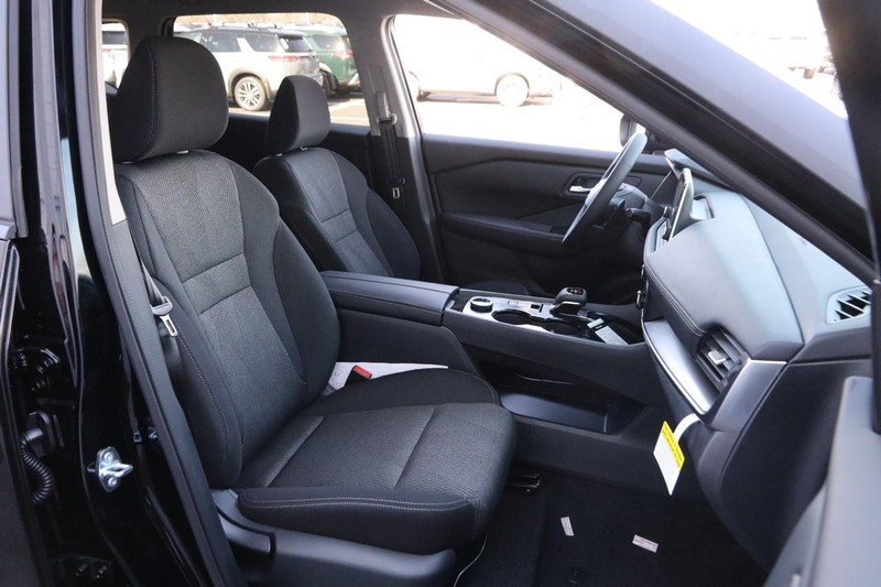 Nissan Rogue Vehicle Image 26