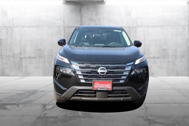 Nissan Rogue Vehicle Image 05