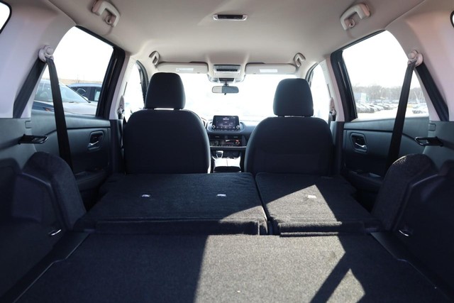 Nissan Rogue Vehicle Image 09