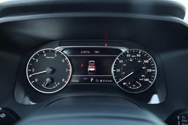Nissan Rogue Vehicle Image 11