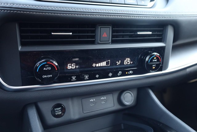 Nissan Rogue Vehicle Image 15