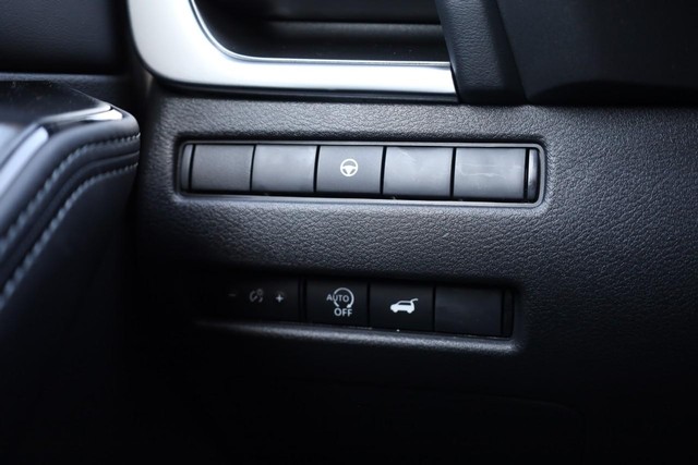 Nissan Rogue Vehicle Image 18