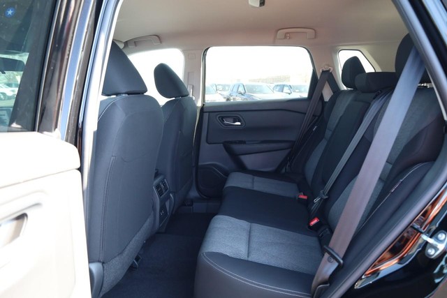 Nissan Rogue Vehicle Image 22