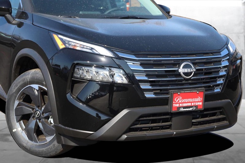 Nissan Rogue Vehicle Image 03