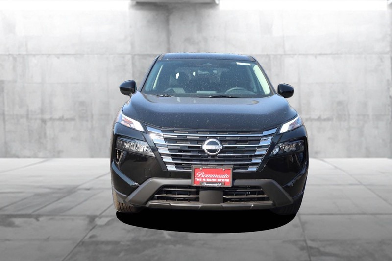 Nissan Rogue Vehicle Image 05