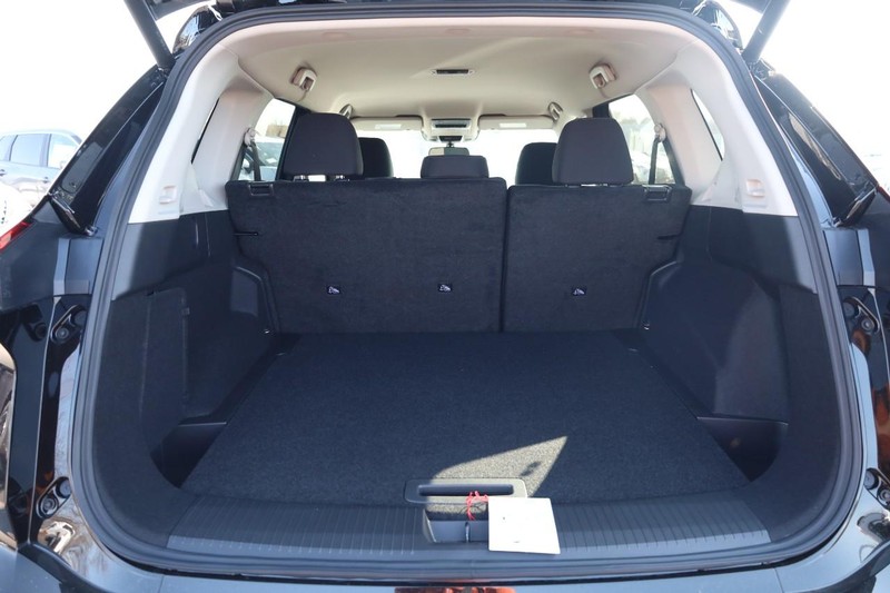 Nissan Rogue Vehicle Image 08