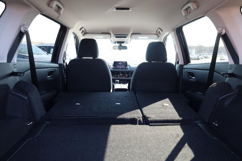 Nissan Rogue Vehicle Image 09