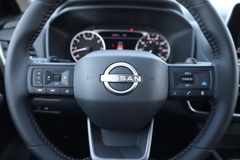 Nissan Rogue Vehicle Image 10