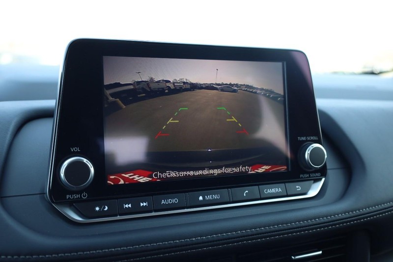 Nissan Rogue Vehicle Image 14