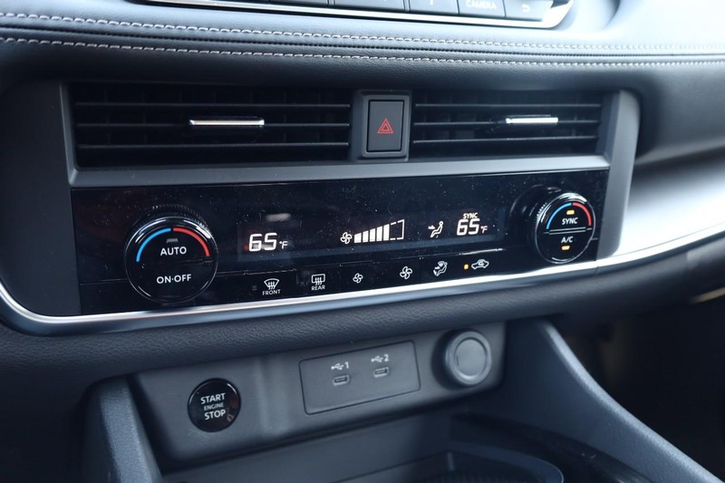 Nissan Rogue Vehicle Image 15