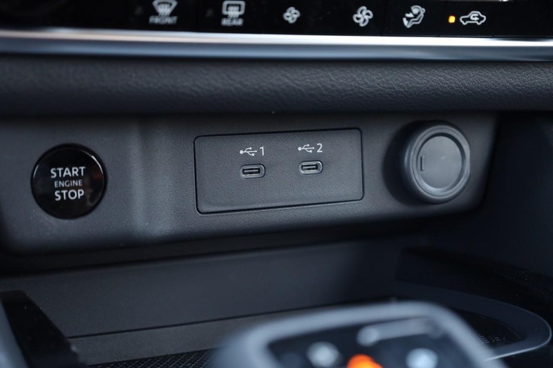 Nissan Rogue Vehicle Image 16
