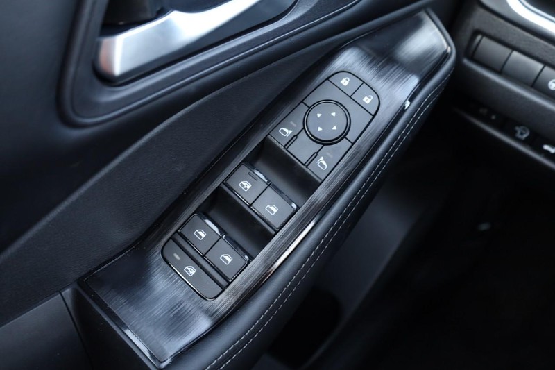Nissan Rogue Vehicle Image 19
