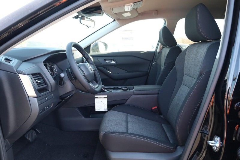 Nissan Rogue Vehicle Image 21