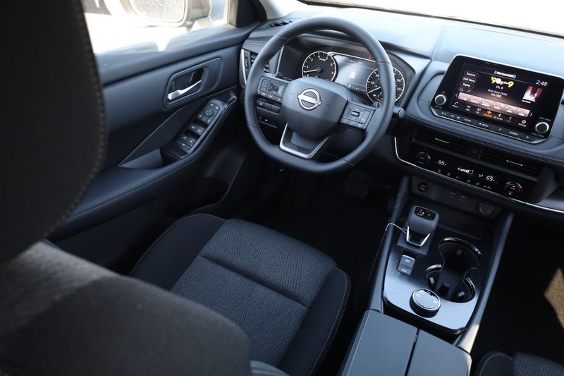 Nissan Rogue Vehicle Image 25