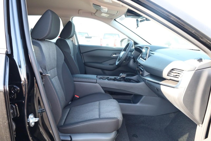 Nissan Rogue Vehicle Image 26