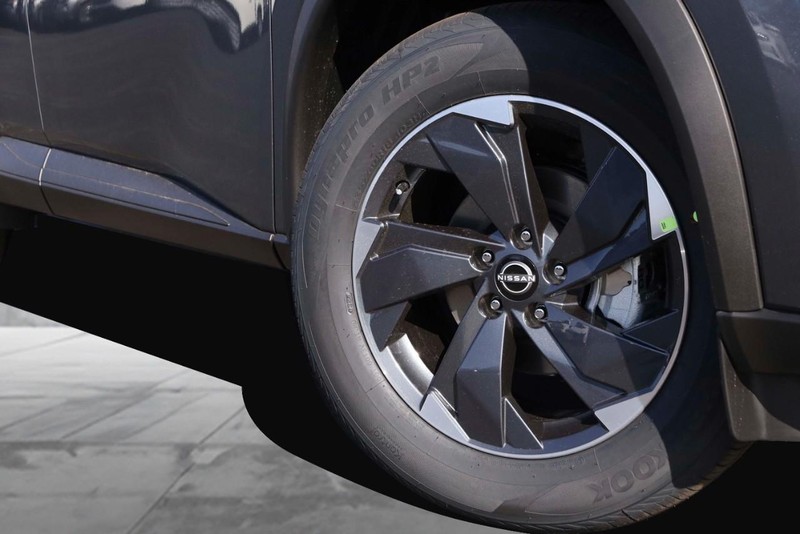 Nissan Rogue Vehicle Image 03