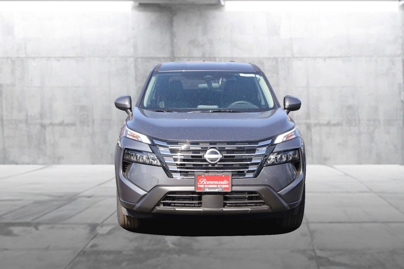Nissan Rogue Vehicle Image 04