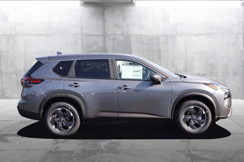 Nissan Rogue Vehicle Image 05