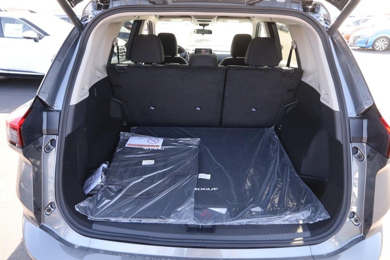 Nissan Rogue Vehicle Image 07