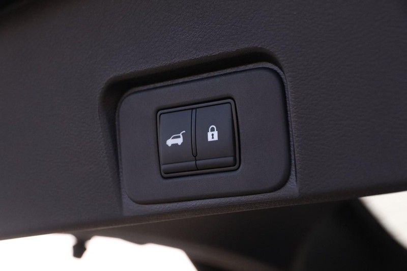 Nissan Rogue Vehicle Image 08