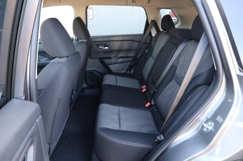 Nissan Rogue Vehicle Image 10