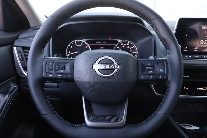Nissan Rogue Vehicle Image 11