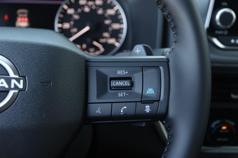 Nissan Rogue Vehicle Image 13