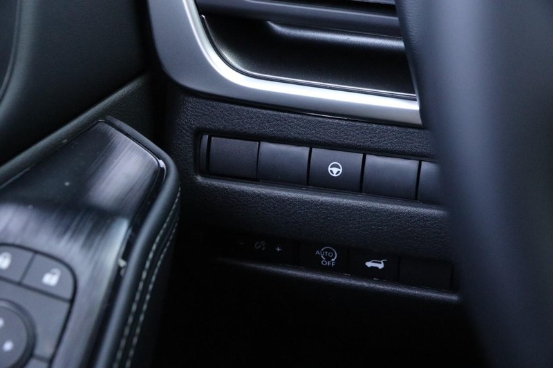 Nissan Rogue Vehicle Image 20