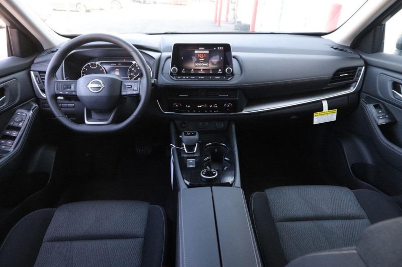 Nissan Rogue Vehicle Image 21
