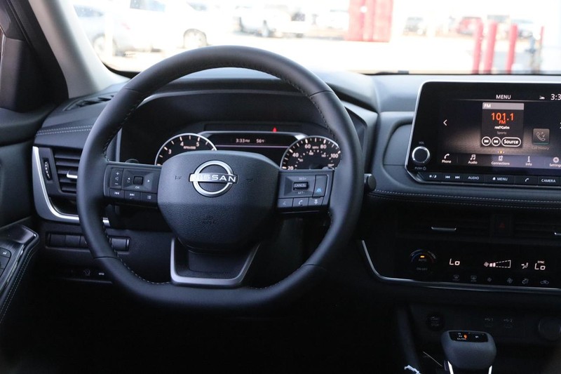 Nissan Rogue Vehicle Image 23