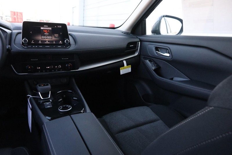 Nissan Rogue Vehicle Image 25