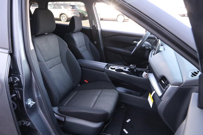 Nissan Rogue Vehicle Image 26