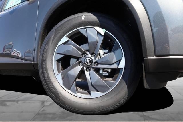 Nissan Rogue Vehicle Image 03