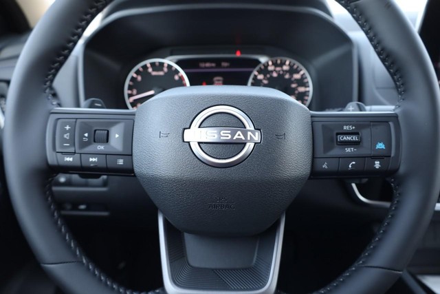 Nissan Rogue Vehicle Image 10