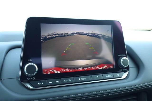 Nissan Rogue Vehicle Image 14