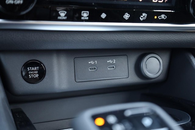 Nissan Rogue Vehicle Image 16