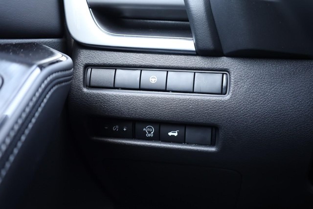 Nissan Rogue Vehicle Image 18
