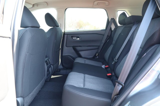Nissan Rogue Vehicle Image 22