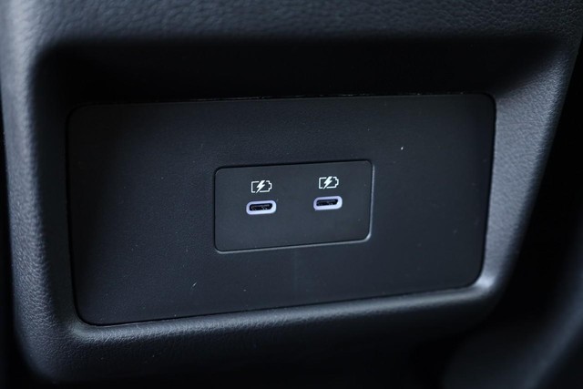Nissan Rogue Vehicle Image 23