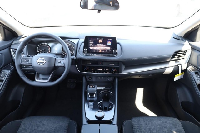 Nissan Rogue Vehicle Image 24
